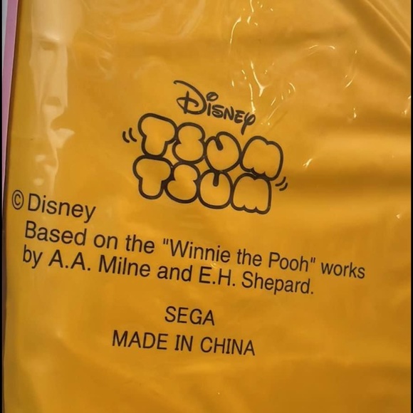 Disney Tsum Tsum Winnie the Pooh inflatable Chair + air pump - Picture 2 of 3
